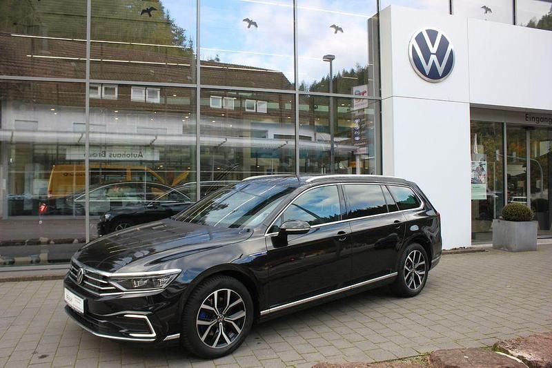 Deep black perleffekt Gebraucht 2022 VW Passat GTE Kombi | 22.990 € (Fairer Preis) - Bild 1/4
