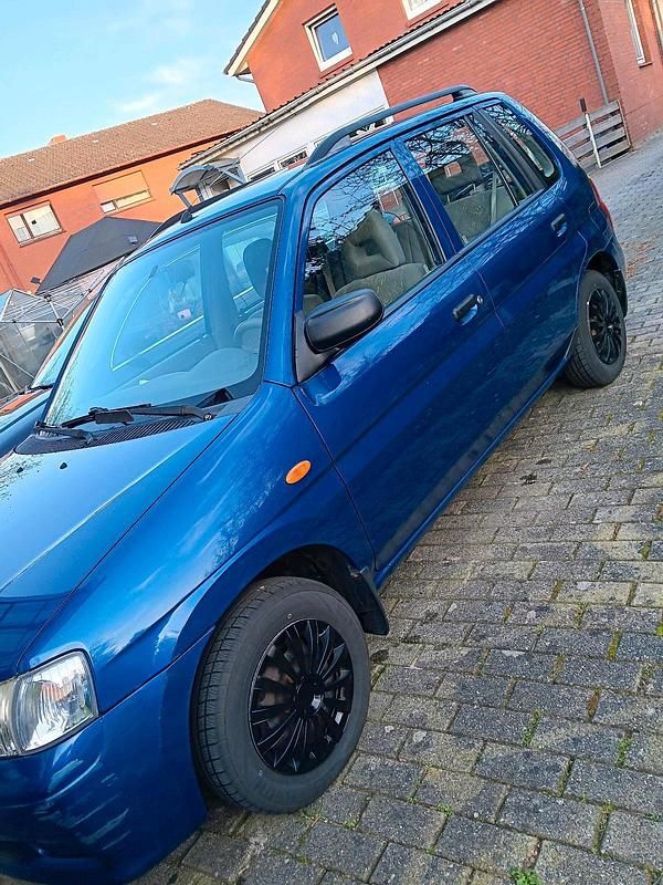 Usado Mazda Demio 63 CV (46 kW) 2000 Azul Utilitario