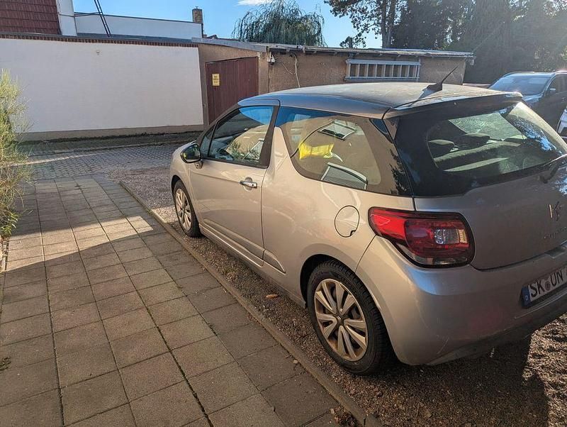 Grau Gebraucht 2011 Citroën DS3 Chic Kleinwagen | 4.500 € (Guter Preis) - Bild 1/4