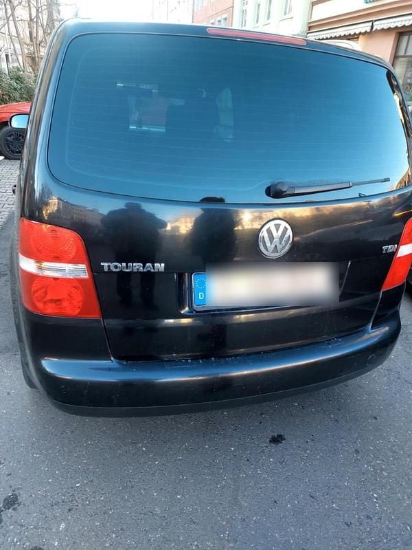 Schwarz Gebraucht 2004 VW Touran Van / Kleinbus | 2.600 € (Etwas zu teuer) - Bild 1/4