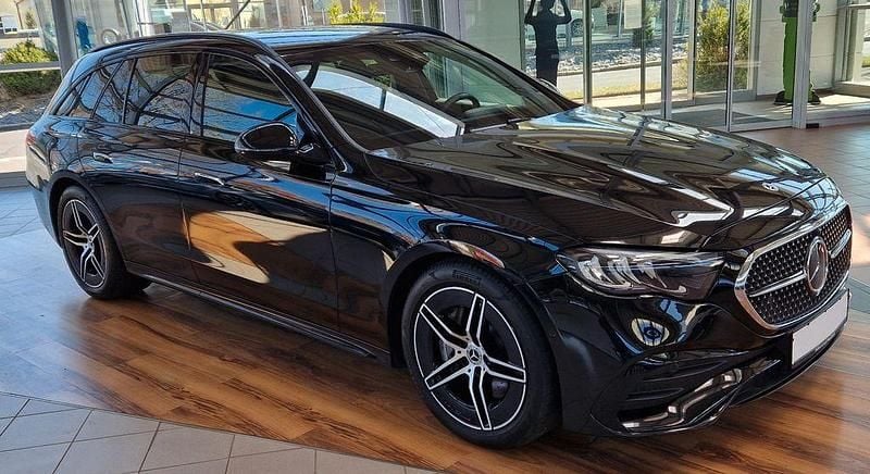 Second-hand Mercedes E220 AMG line 197 CP (144 kW) 2024 Negru Berlinǎ