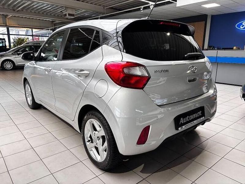Gebraucht Hyundai i10 Style 67 PS (49 kW) 2020 Silber Kleinwagen