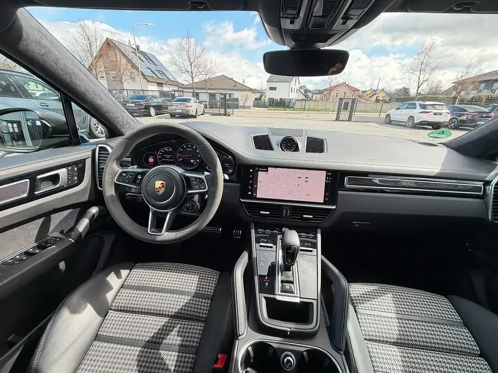 Gebraucht Porsche Cayenne Coupe GTS 460 PS (338 kW) 2023 Tiefschwarz SUV