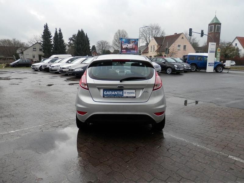 Gebraucht Ford Fiesta Trend 80 PS (58 kW) 2015 Silber Kleinwagen