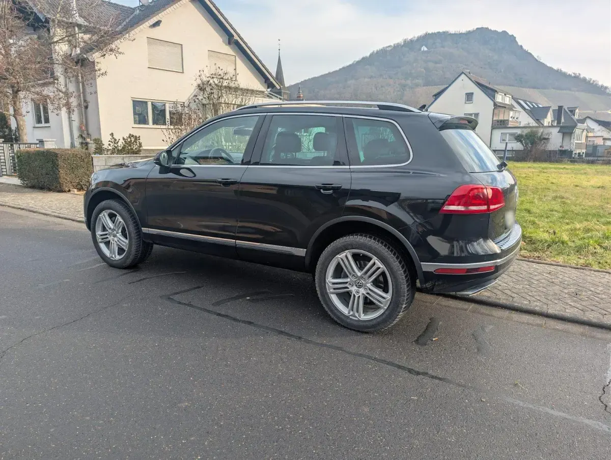 Używany VW Touareg 262 KM (192 kW) 2015 Czarny SUV