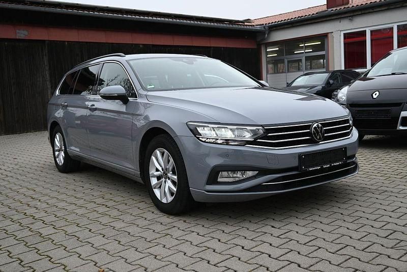 Grau Gebraucht 2023 VW Passat Business Kombi | 19.999 € (Guter Preis) - Bild 1/4