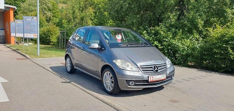 Grau Gebraucht 2009 Mercedes A170 Limousine | 7.990 € (Fairer Preis) - Bild 1/4