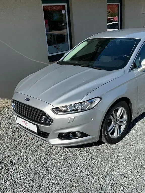 Gebraucht Ford Mondeo Titanium 160 PS (117 kW) 2016 Silber Limousine