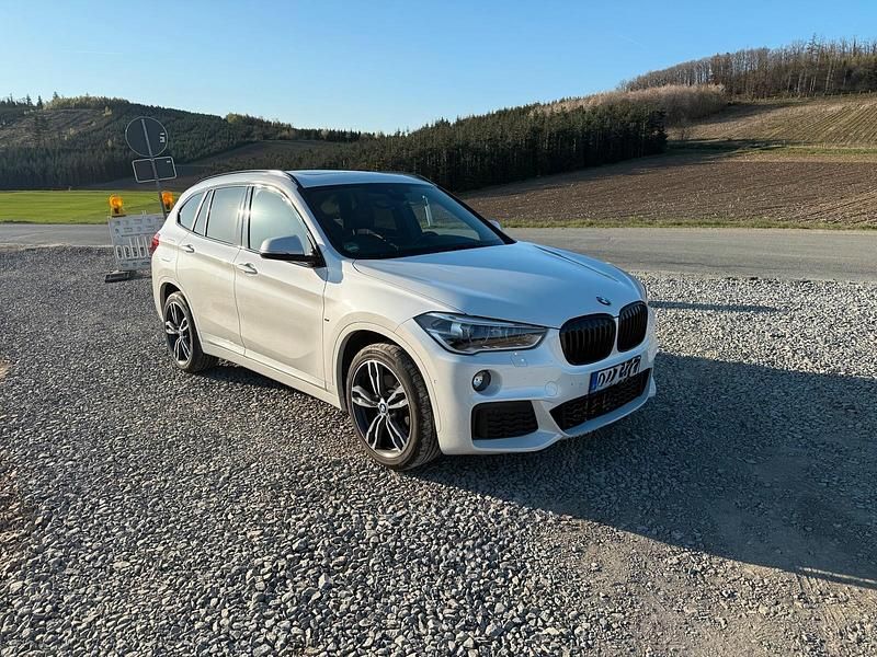 Weiß Gebraucht 2018 BMW X1 M Sport SUV | 23.500 € (Fairer Preis) - Bild 1/4