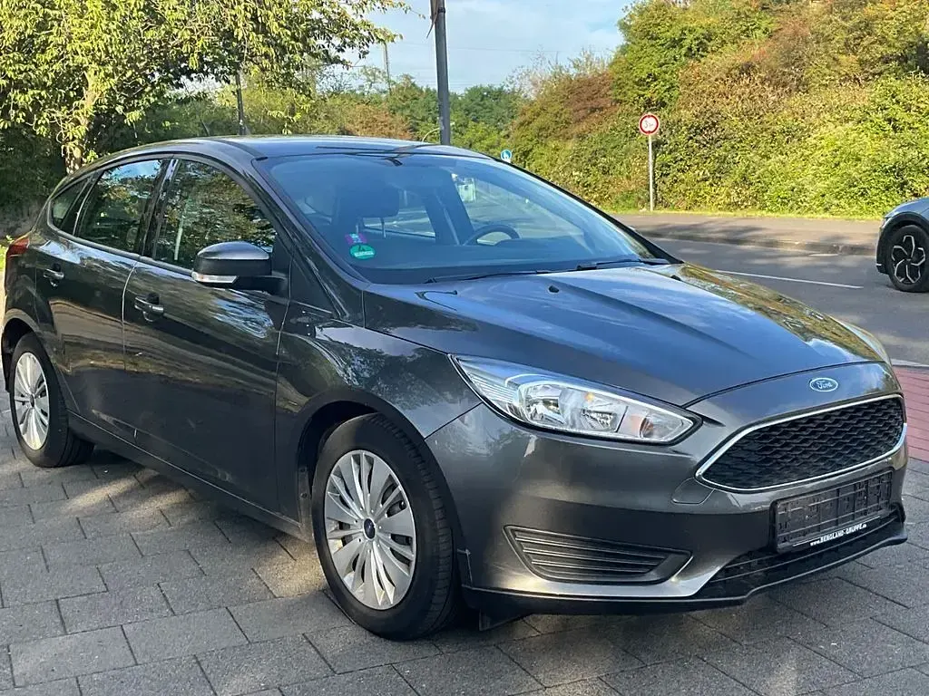 Gebraucht Ford Focus 101 PS (74 kW) 2016 Grau Limousine