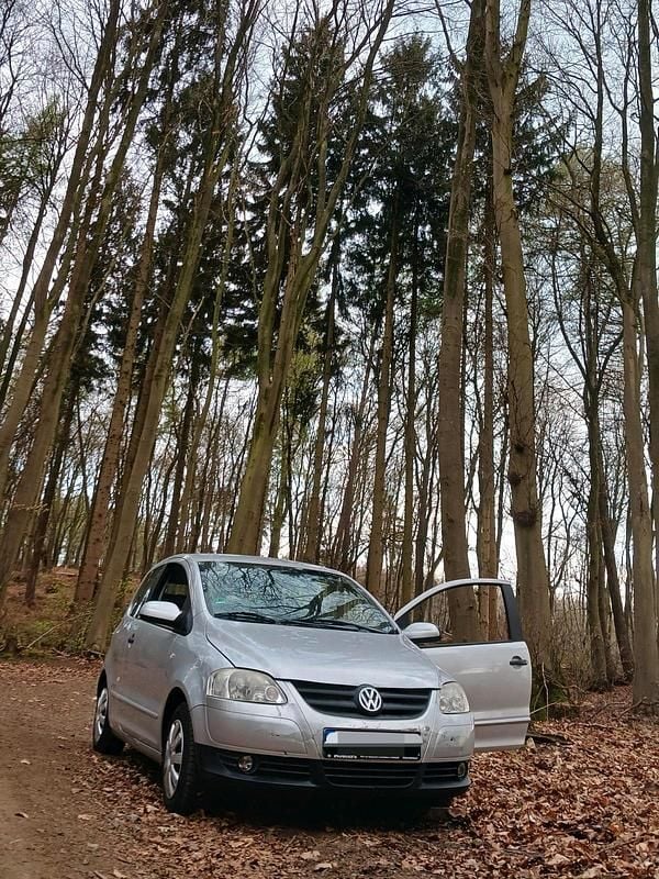 Silber Gebraucht 2011 VW Fox Kleinwagen | 1.500 € (Fairer Preis) - Bild 1/4
