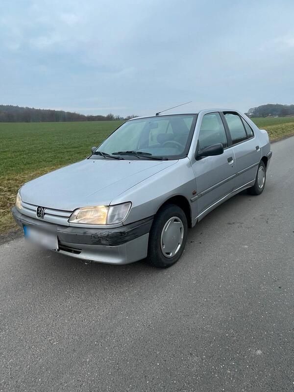 Grau Gebraucht 1996 Peugeot 306 Limousine | 999 € (Fairer Preis) - Bild 1/4