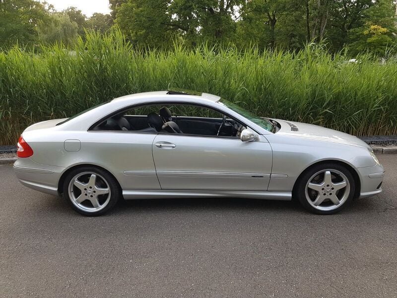 Silber Gebraucht 2004 Mercedes CLK500 Avantgarde Coupé | 13.900 € (Etwas zu teuer) - Bild 1/4
