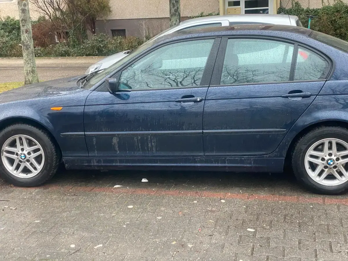 Gebraucht BMW 318 116 PS (85 kW) 2004 Blau Limousine