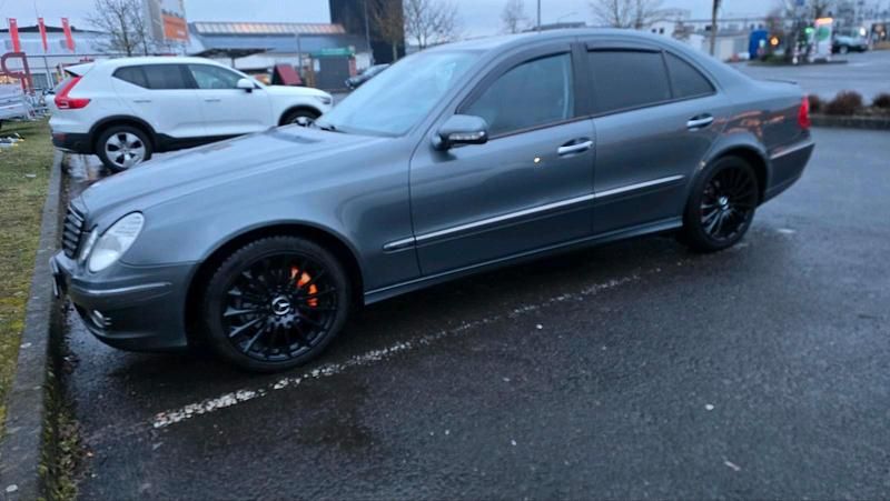 Gebraucht Mercedes E280 190 PS (139 kW) 2008 Grau Limousine