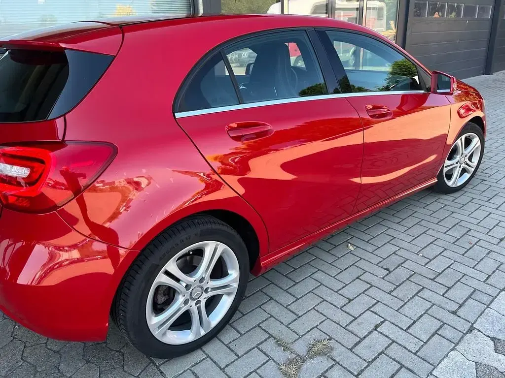 Gebraucht Mercedes A180 122 PS (89 kW) 2013 Rot Limousine