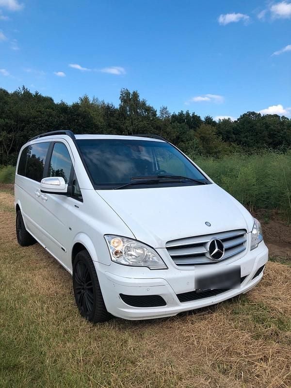 Weiß Gebraucht 2011 Mercedes Viano Van / Kleinbus | 8.690 € - Bild 1/4