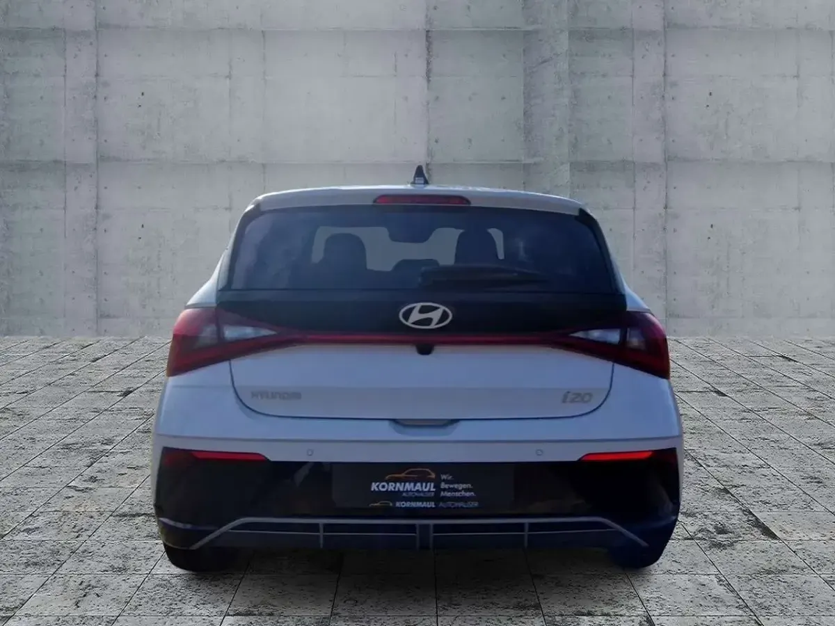 Gebraucht Hyundai i20 Blackline 90 PS (66 kW) 2026 Atlas white Limousine