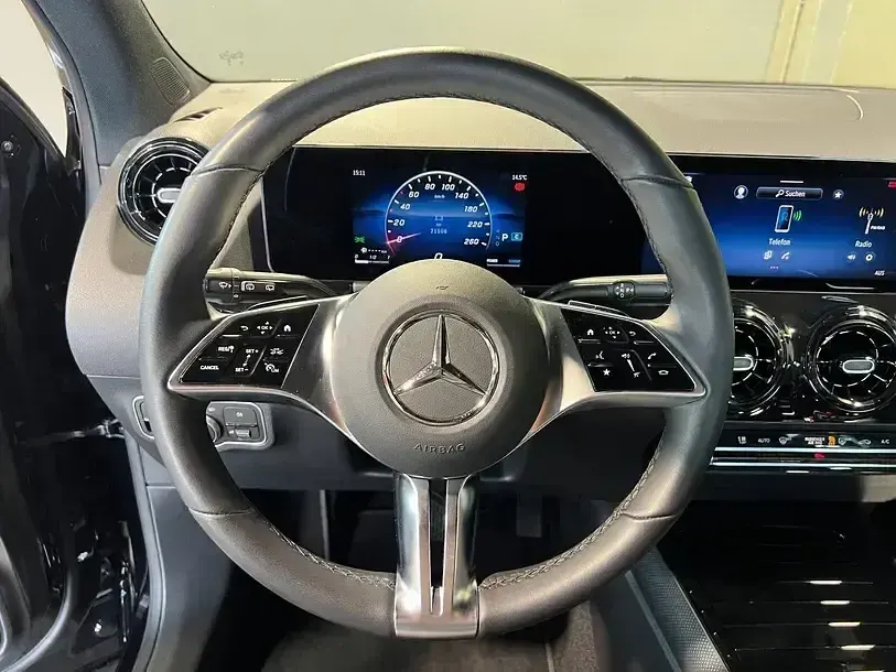 Gebraucht Mercedes GLA180 Advanced 136 PS (100 kW) 2025 Schwarz SUV