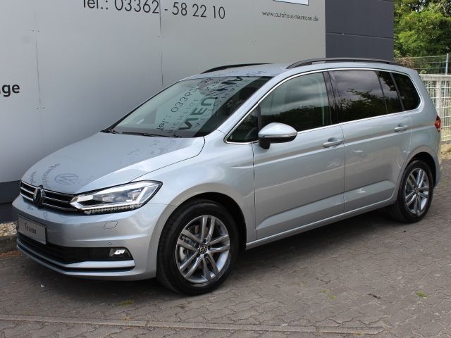 Gebraucht VW Touran Comfortline 150 PS (110 kW) 2025 Silber Van / Kleinbus