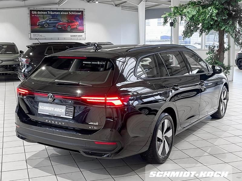 Gebraucht VW Passat Basis 150 PS (110 kW) 2025 Grenadillschwarz (schwarz) Kombi