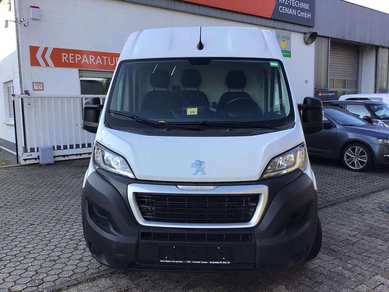 Gebraucht Peugeot Boxer 140 PS (102 kW) 2024 Weiss icy/deckende lackierung Van
