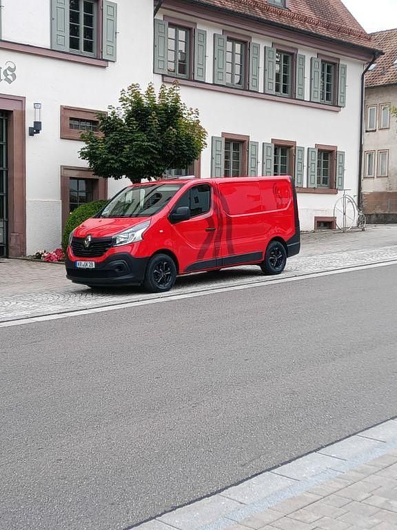 Rot Gebraucht 2018 Renault Trafic Van | 9.600 € - Bild 1/4