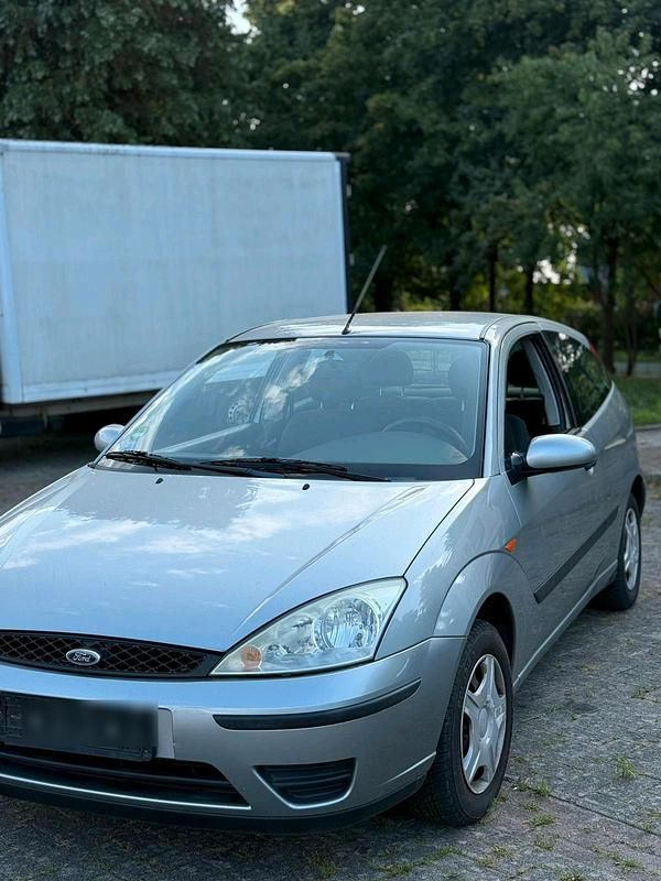 Silber Gebraucht 2003 Ford Focus Limousine | 1.450 € - Bild 1/4