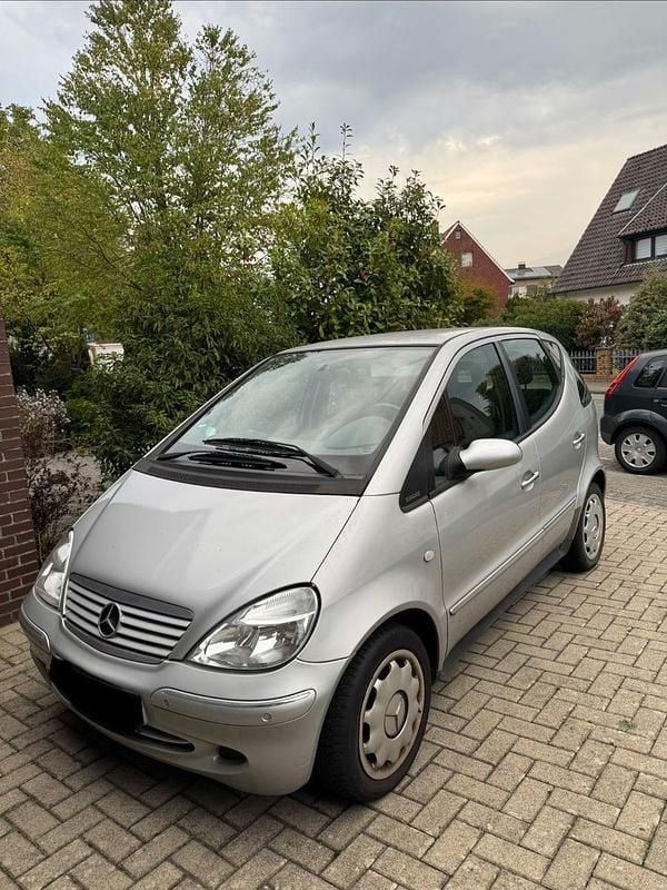 Silber Gebraucht 2002 Mercedes A140 Avantgarde Kleinwagen | 800 € (Superpreis) - Bild 1/4