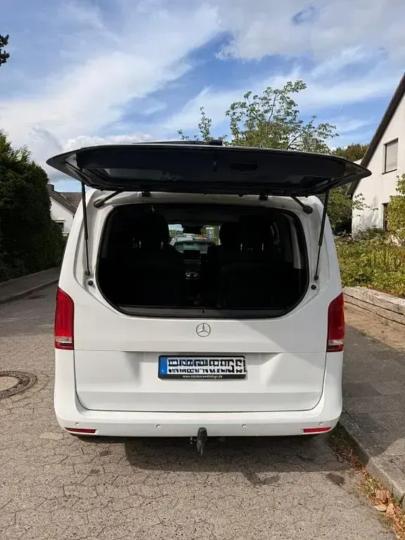 Gebraucht Mercedes V220 Edition 163 PS (119 kW) 2019 Weiß Van / Kleinbus