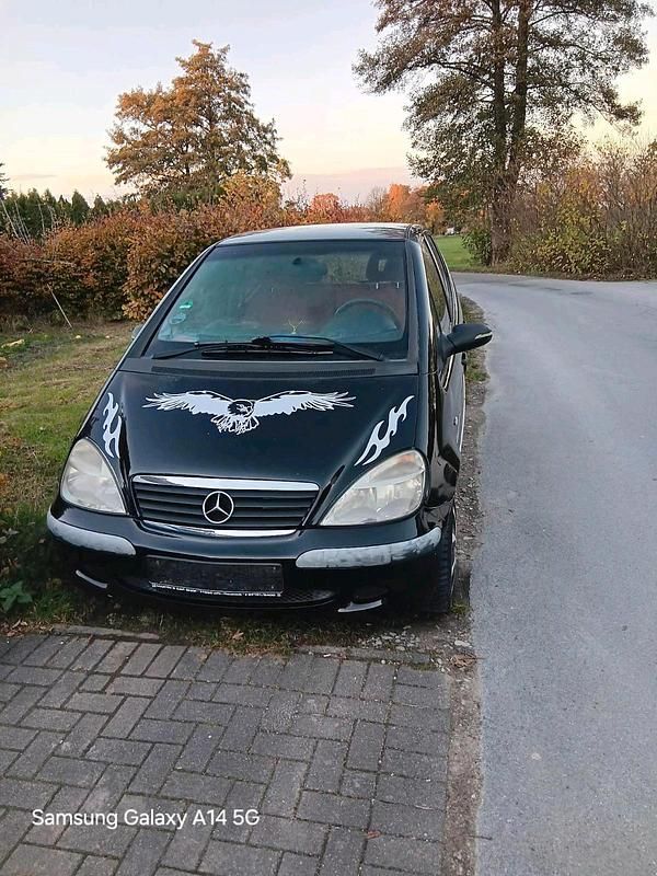 Schwarz Gebraucht 2001 Mercedes A160 Kleinwagen | 1.200 € (Fairer Preis) - Bild 1/4
