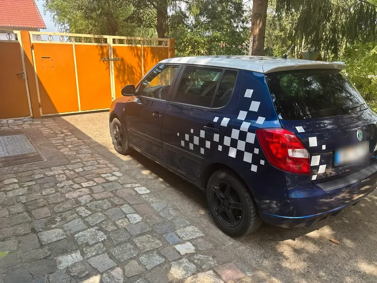 Gebraucht Skoda Fabia 70 PS (51 kW) 2011 Blau Kleinwagen