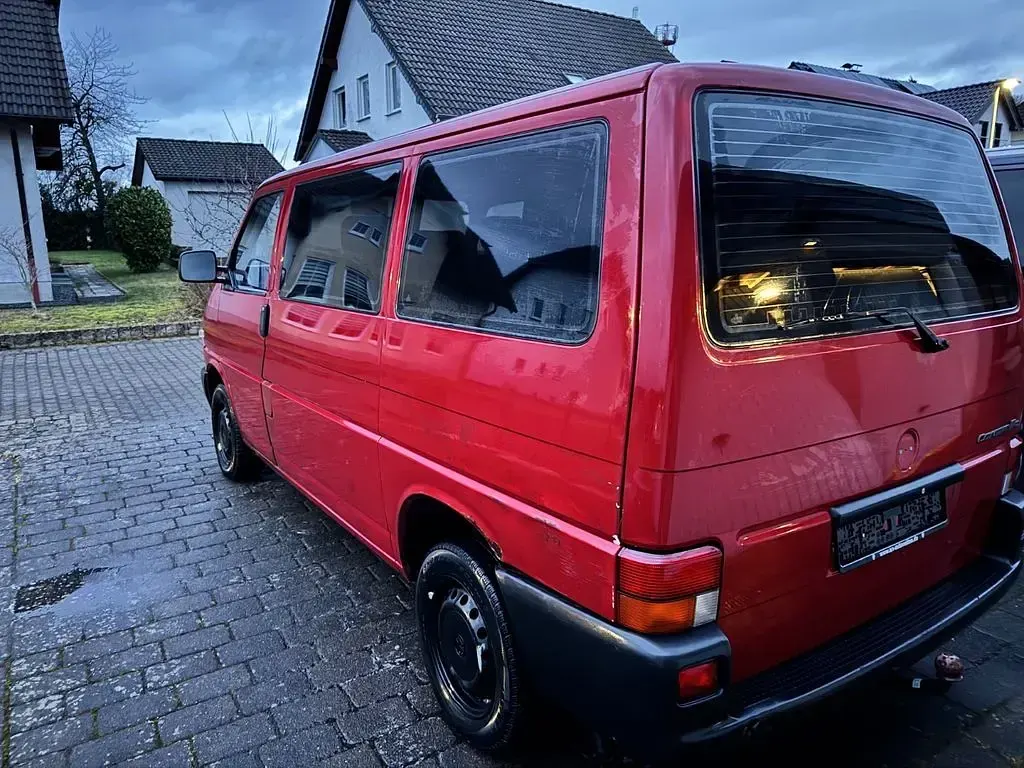 Używany VW Caravelle 110 KM (80 kW) 1996 Czerwony Van