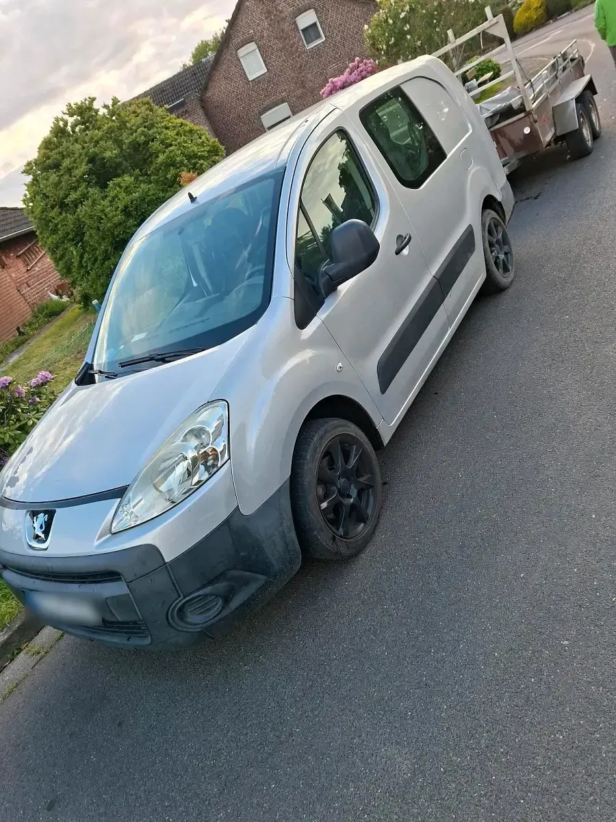 Gebraucht Peugeot Partner 110 PS (80 kW) 2010 Silber Van / Kleinbus