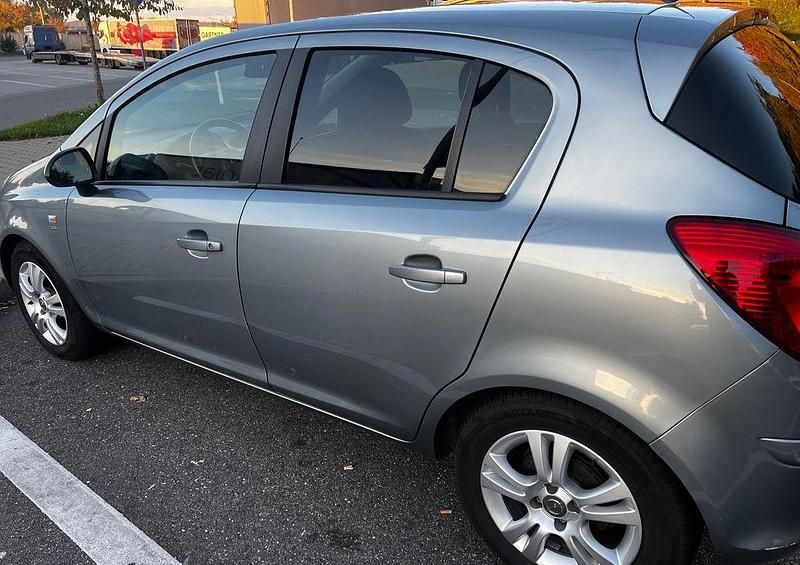 Second-hand Opel Corsa Satellite 101 CP (74 kW) 2011 Gri Berlinǎ