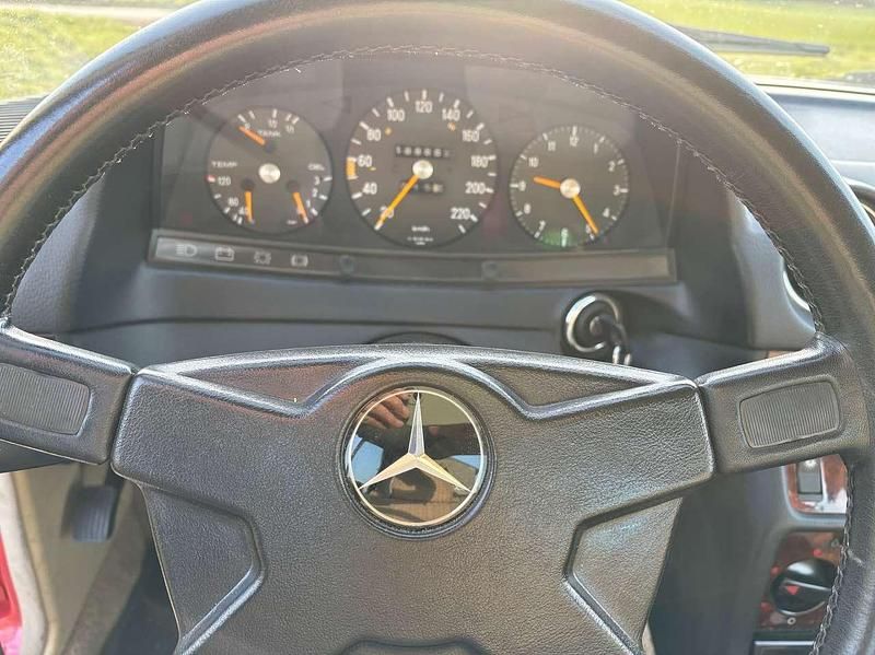 Gebraucht Mercedes 280 150 PS (110 kW) 1979 Rot Coupé