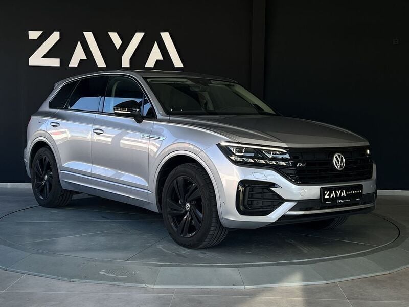 Grau Gebraucht 2020 VW Touareg R-line SUV | 40.950 € (Superpreis) - Bild 1/4