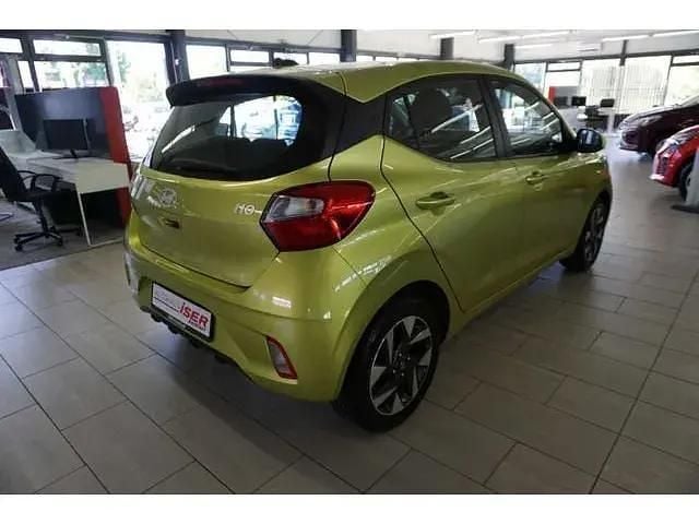 Gebraucht Hyundai i10 Trend 63 PS (46 kW) 2024 Gelb Kleinwagen