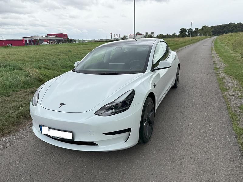Gebraucht Tesla Model 3 Standard Range 239 kW (325 PS) 2021 Weiß Limousine
