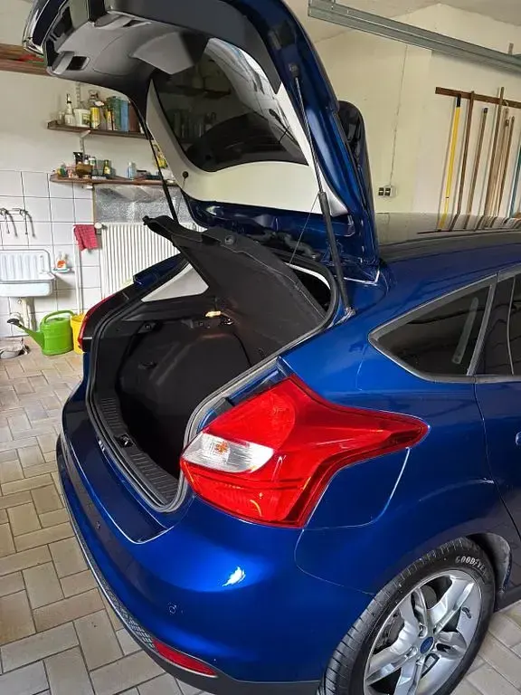 Używany Ford Focus SYNC Edition 116 KM (85 kW) 2014 Niebieski Sedan/Limuzyna