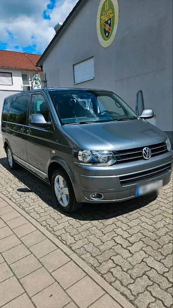 Gebraucht VW Multivan Highline 179 PS (131 kW) 2010 Grau Van / Kleinbus