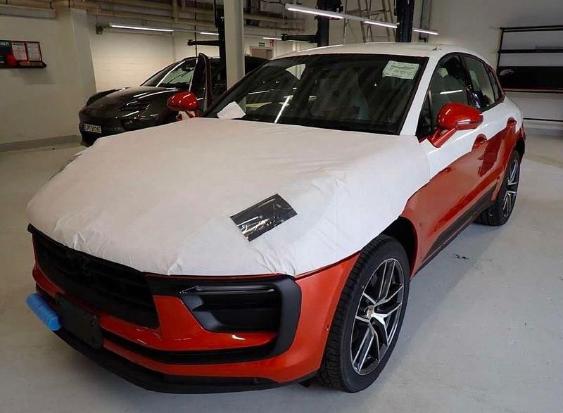 Neu Porsche Macan 265 PS (194 kW) 2026 Rot SUV