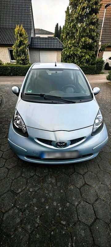 Blau Gebraucht 2005 Toyota Aygo Kleinwagen | 1.999 € (Fairer Preis) - Bild 1/4