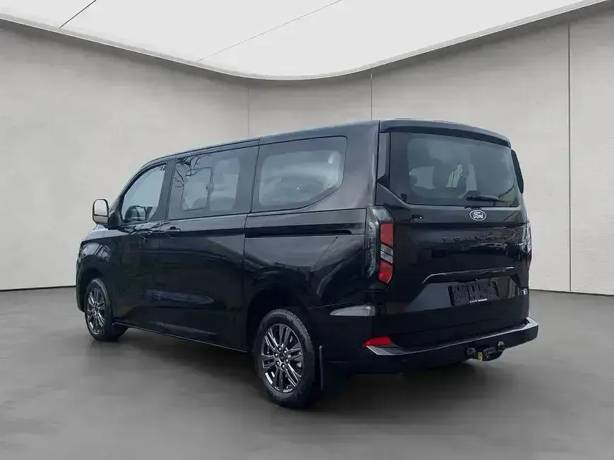 Gebraucht Ford Tourneo Custom Titanium 136 PS (100 kW) 2024 Schwarz Van