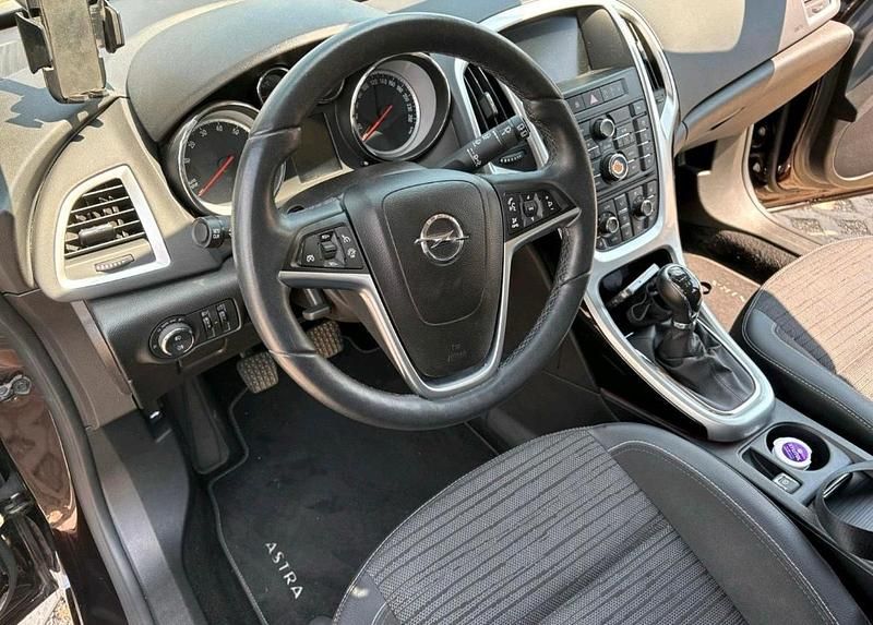 Gebraucht Opel Astra 140 PS (102 kW) 2014 Braun Kombi