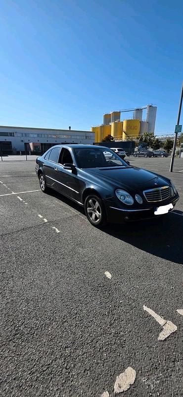 Schwarz Gebraucht 2005 Mercedes E200 Limousine | 3.370 € (Guter Preis) - Bild 1/4