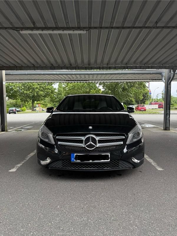 Schwarz Gebraucht 2013 Mercedes A220 Limousine | 9.500 € (Superpreis) - Bild 1/4