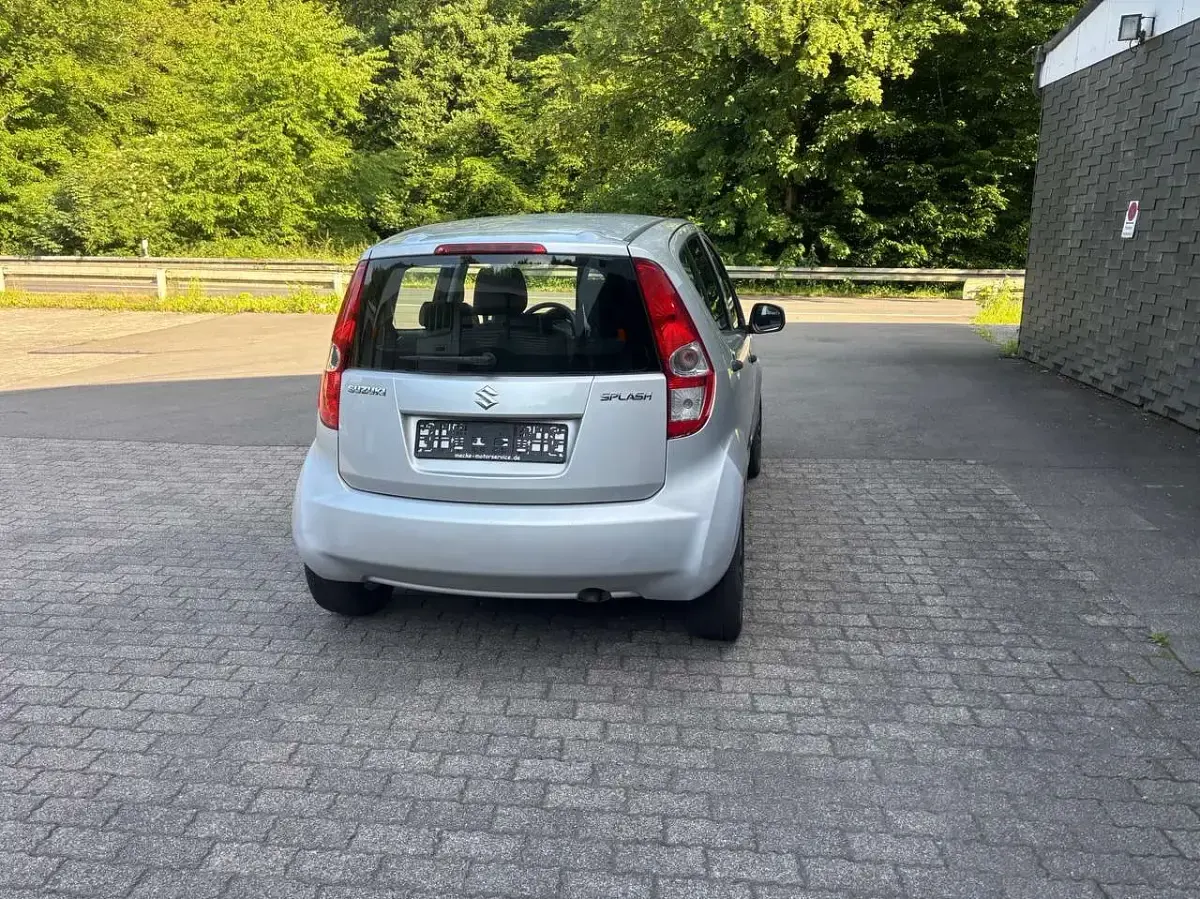 Gebraucht Suzuki Splash Basic 65 PS (47 kW) 2010 Silber Kleinwagen