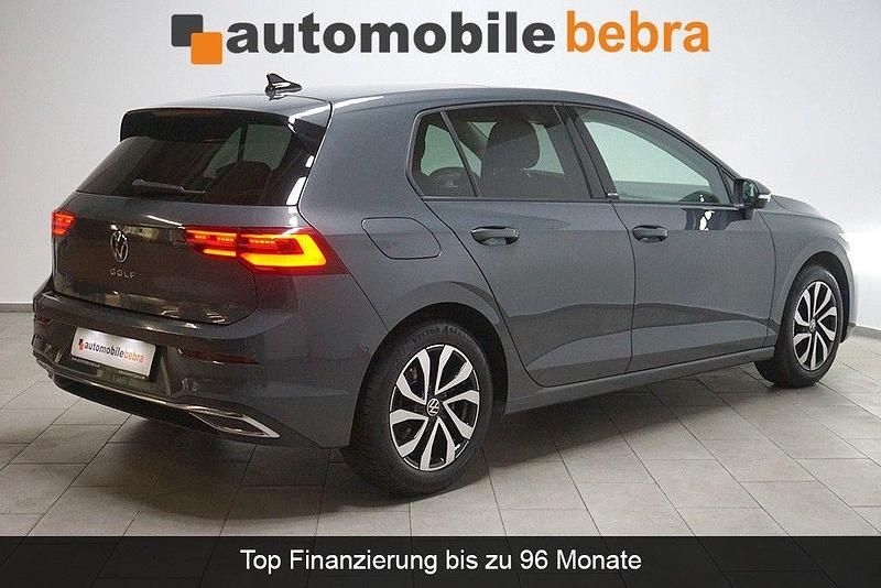 Gebraucht VW Golf VIII Active 150 PS (110 kW) 2022 Delfingrau Limousine