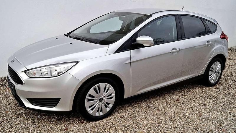 Gebraucht Ford Focus 125 PS (91 kW) 2018 Silber Limousine